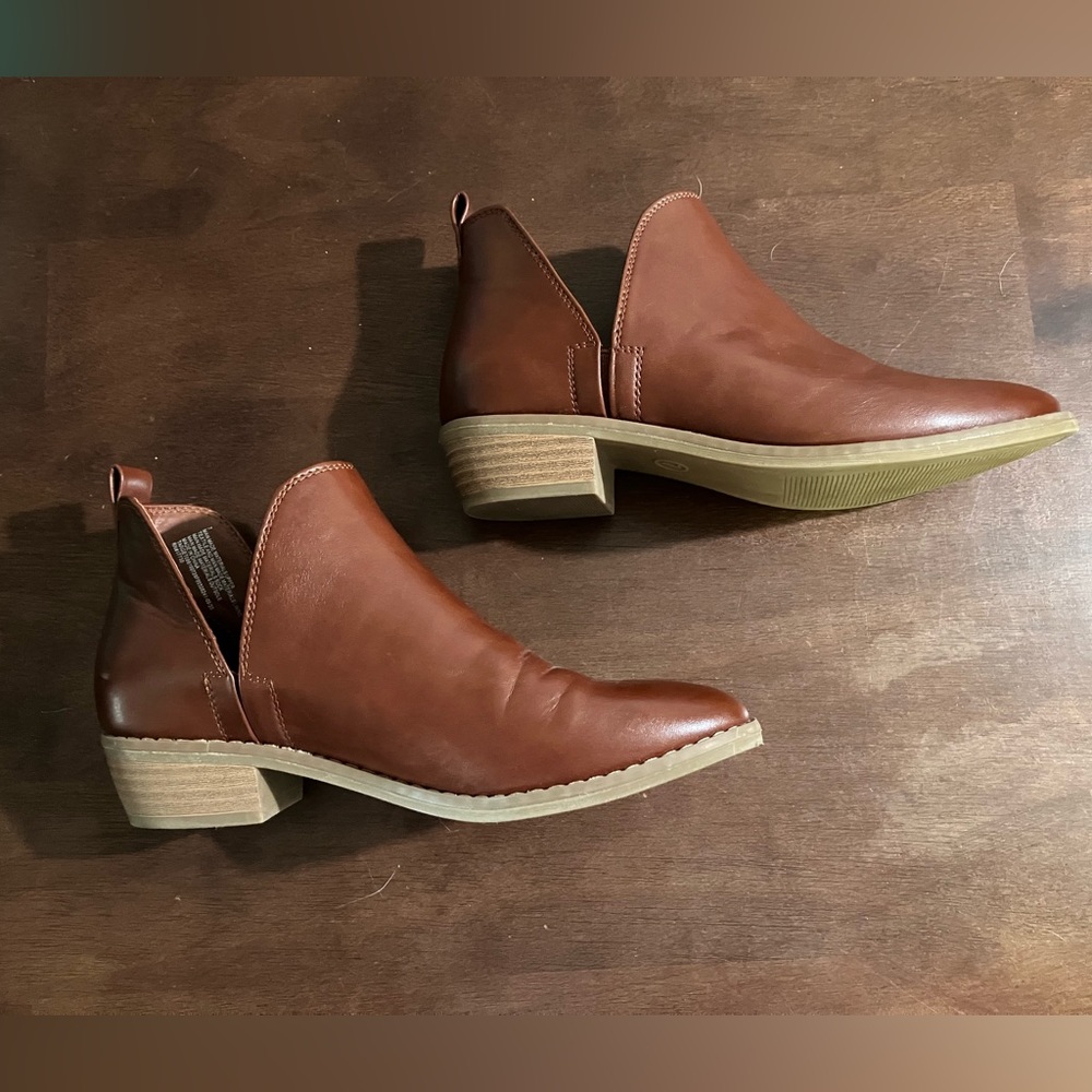 Universal Thread ankle boots size 7